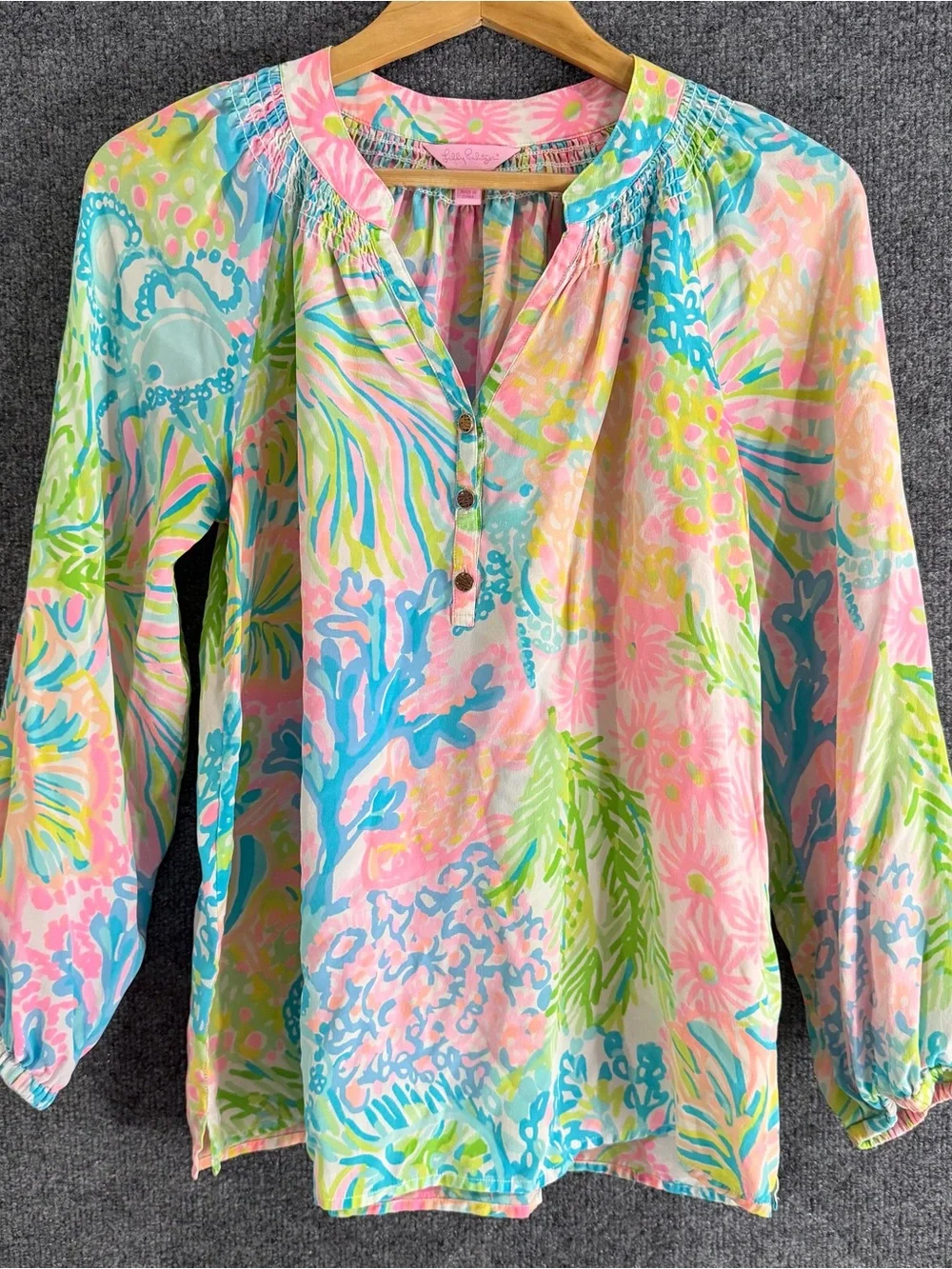 Lilly Pulitzer Womens Silk Elsa Top Size Medium Long Sleeve V Neck Vacation - Picture 2 of 7